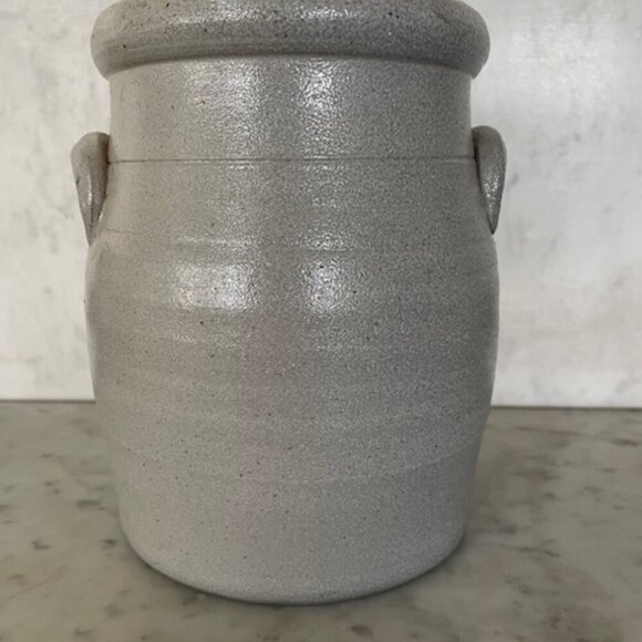 ROWE POTTERY WORKS Salt Glazed Blue Heart Pattern 1990 Crock 8 Cup Capacity - Picture 9 of 16